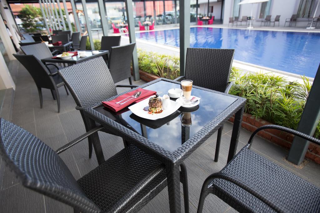 Vip Hotel Сегамат Экстерьер фото