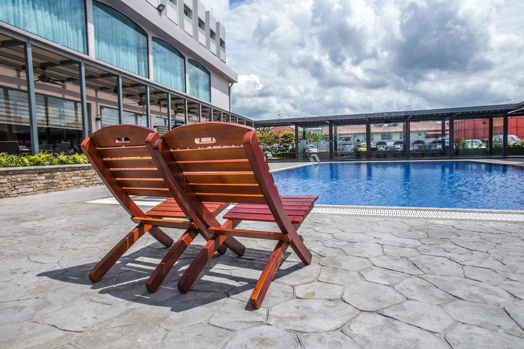Vip Hotel Сегамат Экстерьер фото